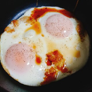 即席鶏油と鶏皮の目玉焼き